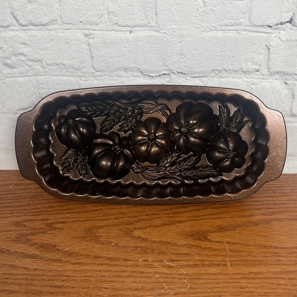 Nordic Ware Pumpkin Wheat Loaf Pan 6 cups - Picture 1 of 5